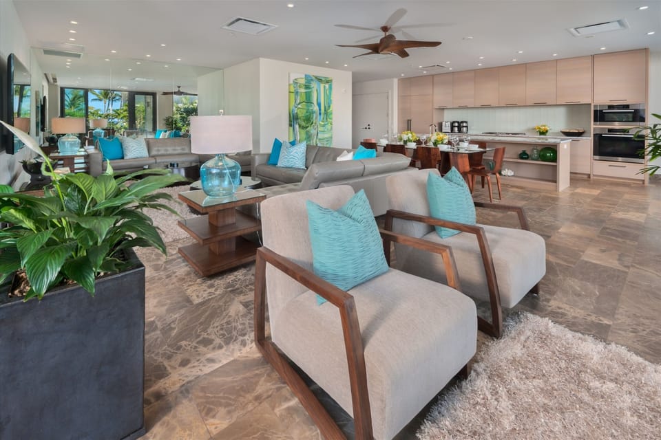 Leather Sofas Large Flat Screen HD TV Surround Sound Direct Access Outdoor Patio