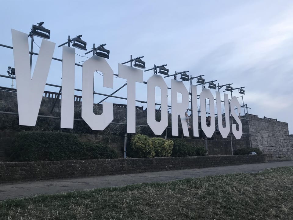 A 5 minute walk to the VICTORIOUS FESTIVAL a great location