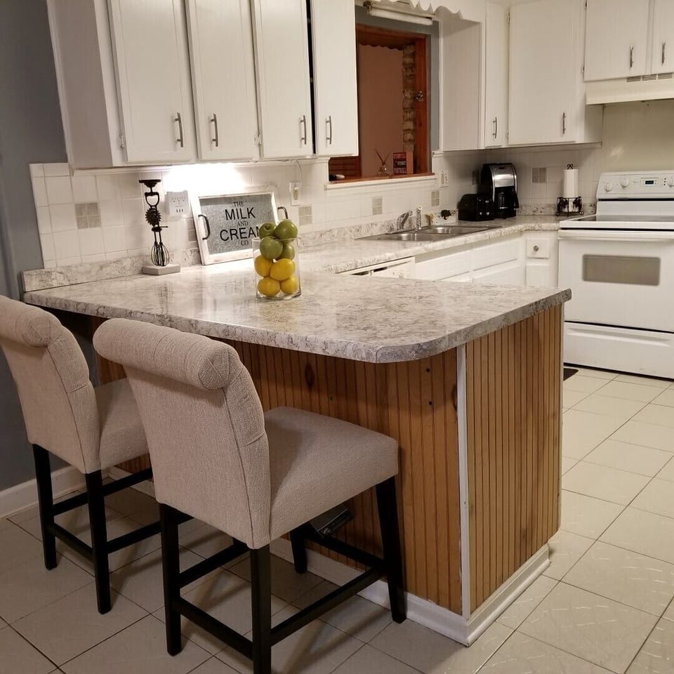 Spacious kitchen with dishwasher. Large table seats 6