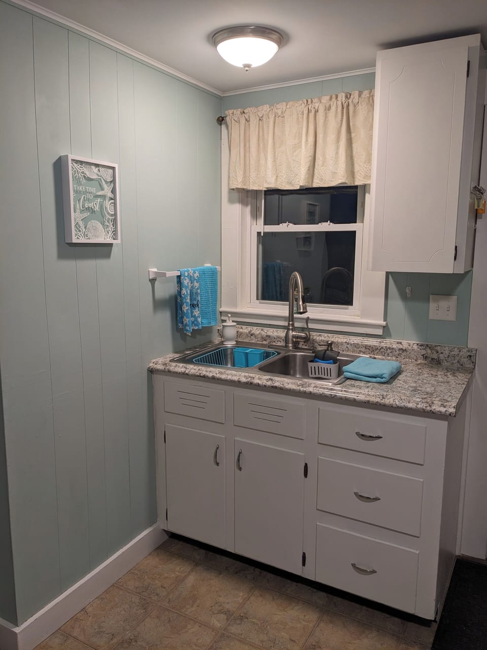 Kitchen sink.