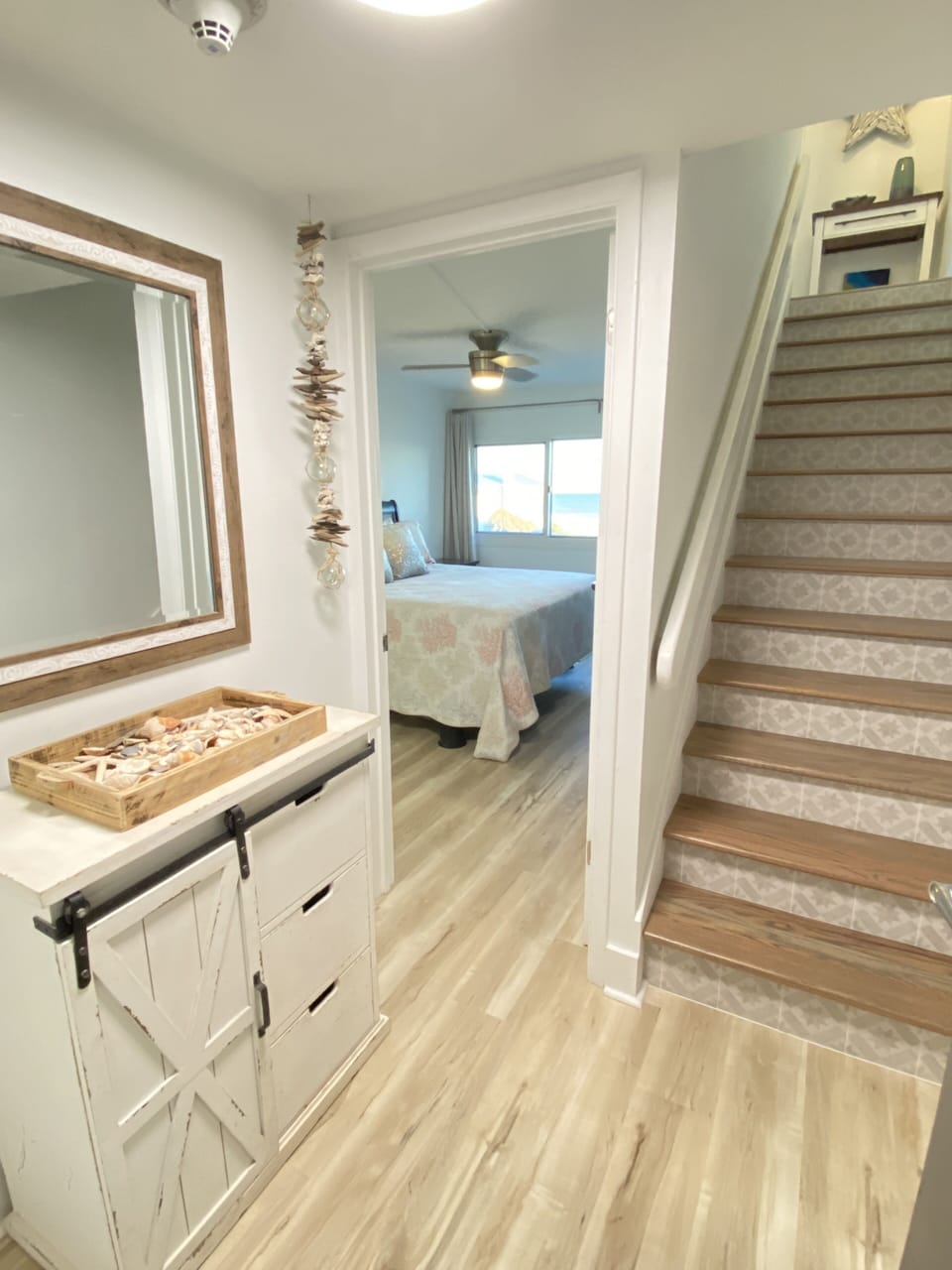 Entry foyer, welcome home!