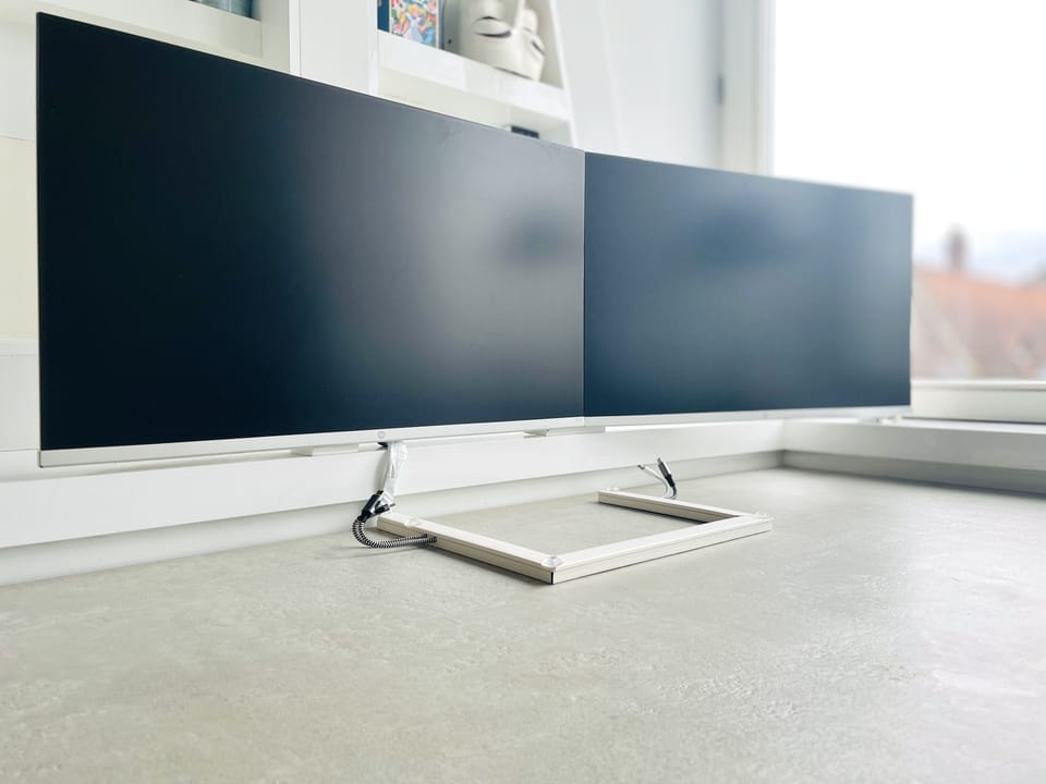 Study Room: Dual screen to connect to your MacBook with USB-C connections.