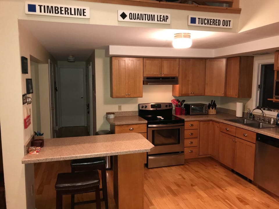 Fully stocked kitchen!