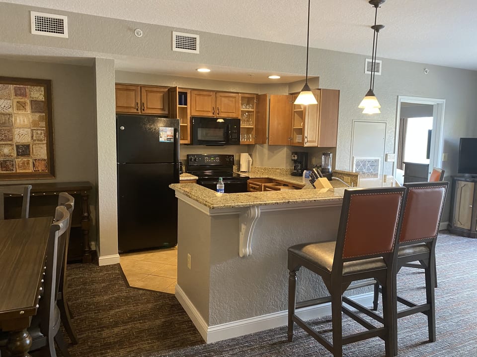 Kitchen with bar