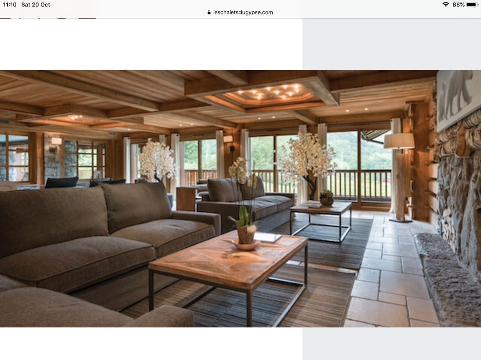 Reception & lounge 