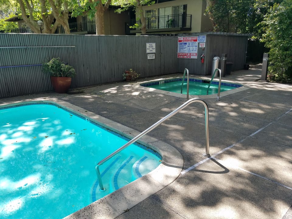 Pool and Hot Tub !