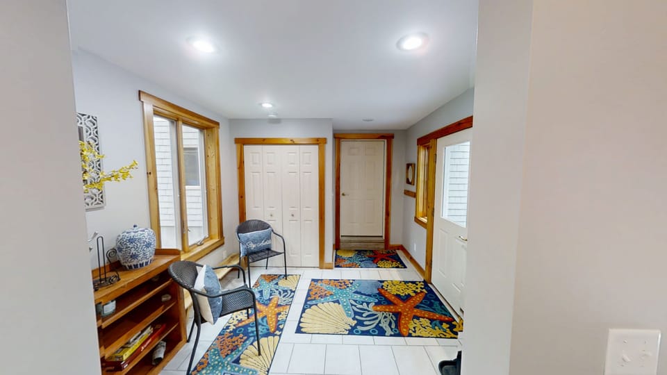 Entryway area.