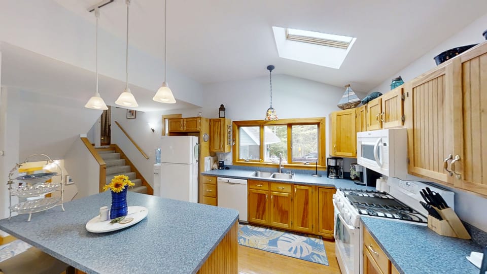 First level kitchen and dining area.