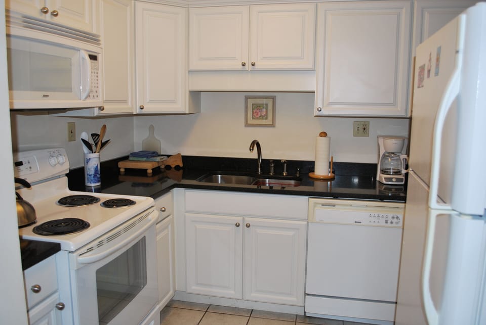Clean,
 fully stocked kitchen
