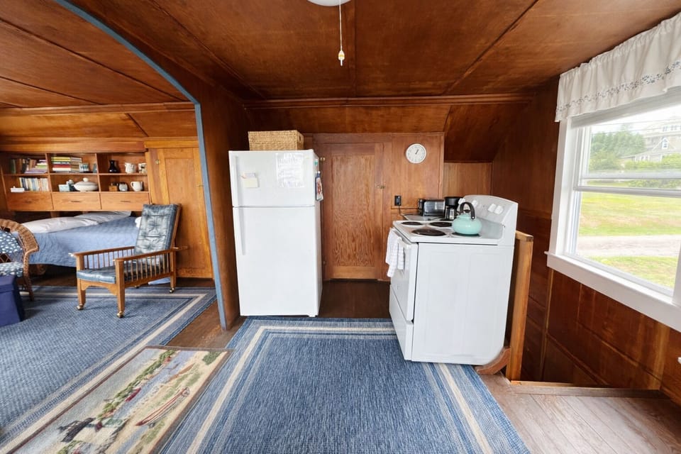 Alternate view of kitchen area.