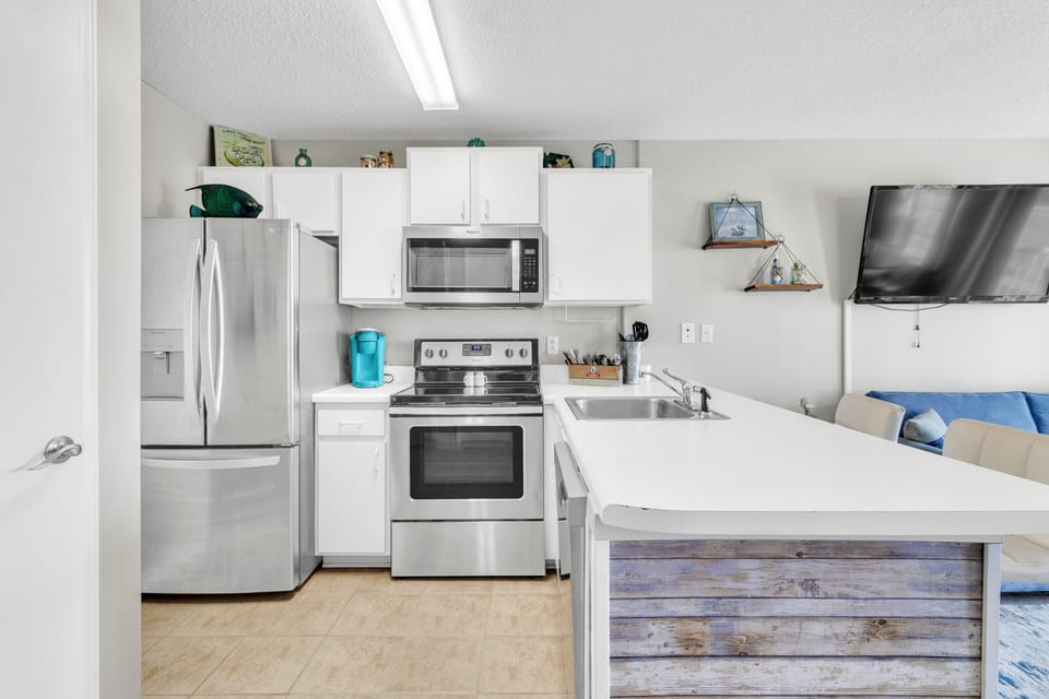 Grand Beach 304 Gulf Shores, Alabama. 1 bedroom 1 bathroom Hallway bunks. Managed by Island Rentals