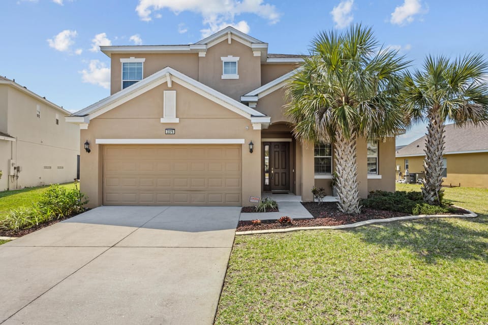 Executive, luxury 6 bedroom villa