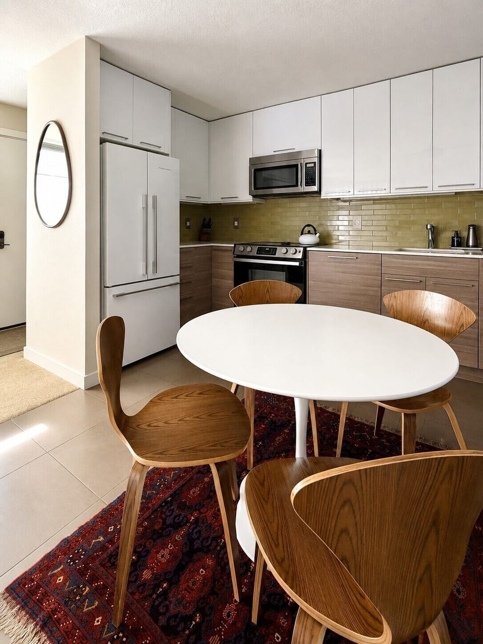 Kitchen & Dining Area