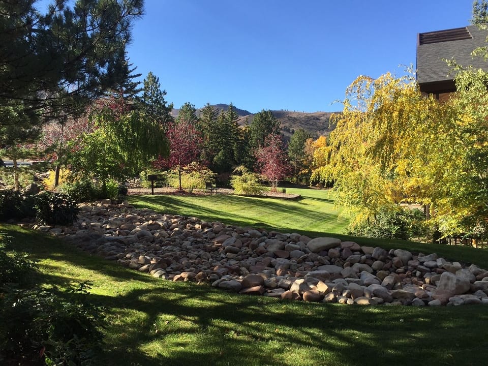 Beautiful property and park areas around the condo