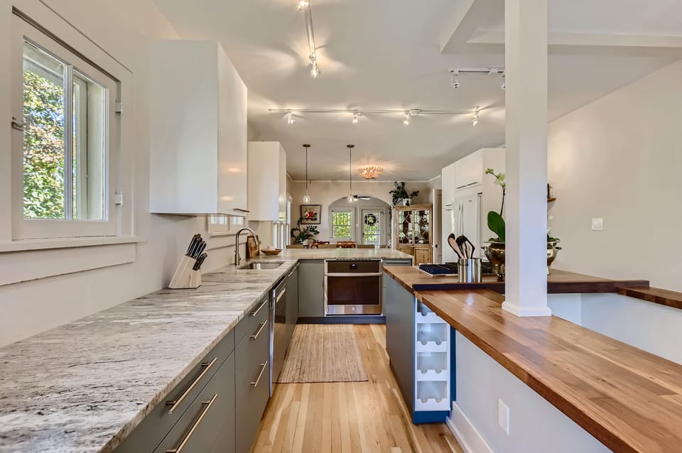 Love to cook? The MonroeBungalow kitchen has countertops for days. 