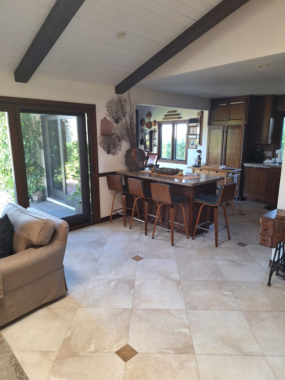 bar and entrance to kitchen