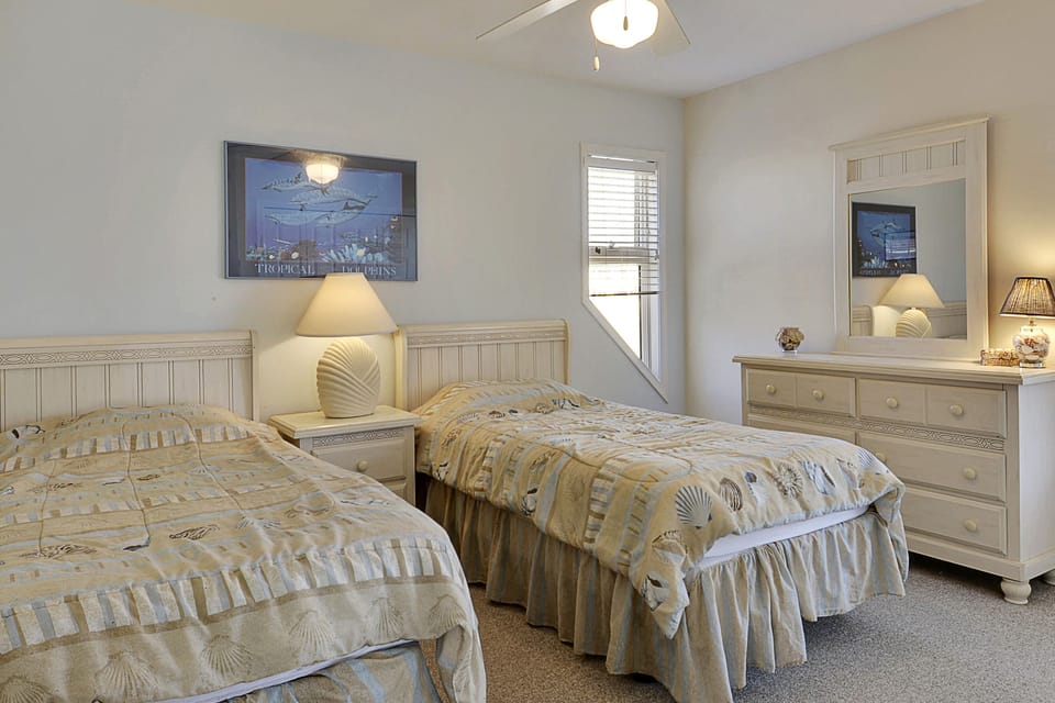 Upstairs twin bedroom 
