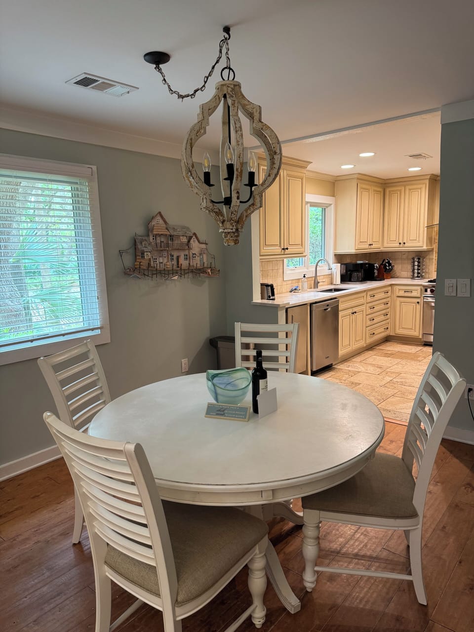 Dining area for 6.