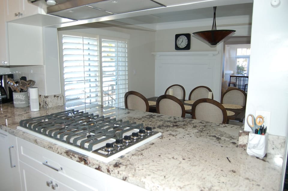 Viking 6 burner  cook top, Granite counters  ,2 bar stools, & dining Rm, seats 6