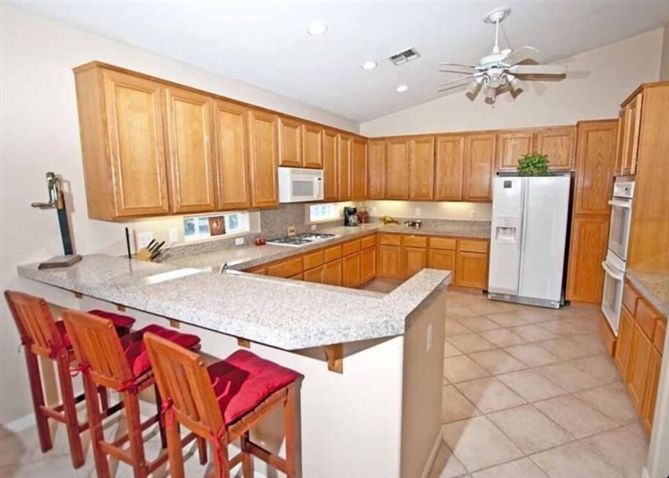 Gourmet Kitchen with double oven!