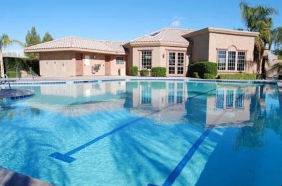 Community pool, spa, and workout room. 2 minute walk from your home!