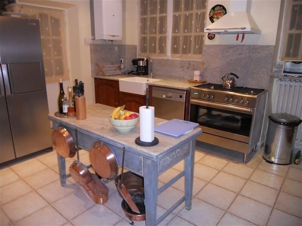 Gourmet kitchen