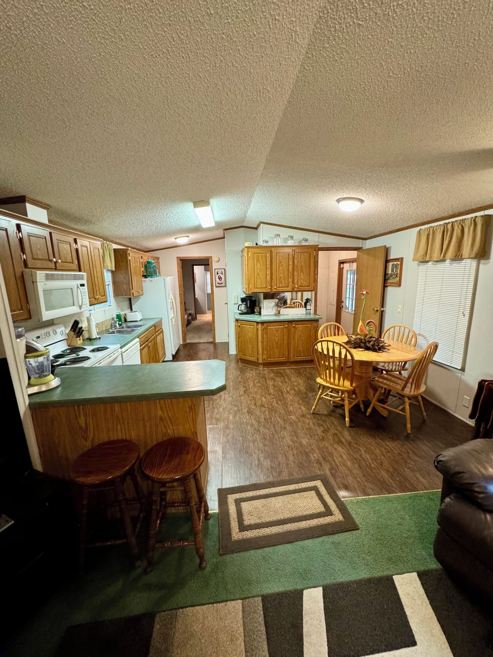 Kitchen & Dining 