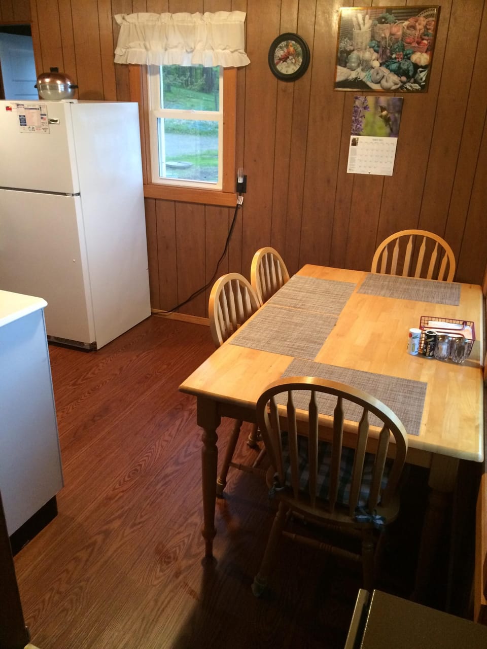 Knotty Pine dining