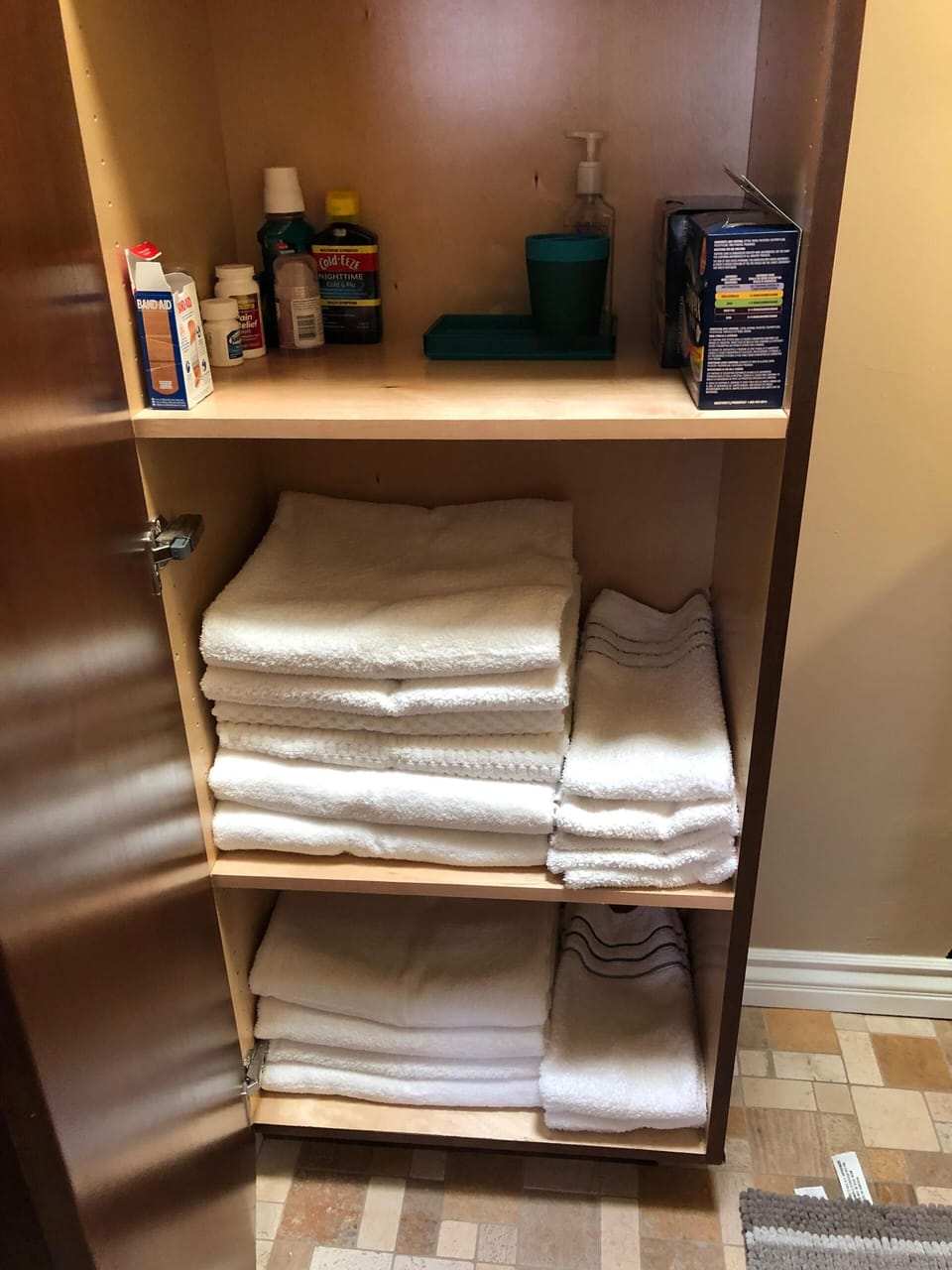 En-suite bathroom - plenty of fresh towels!