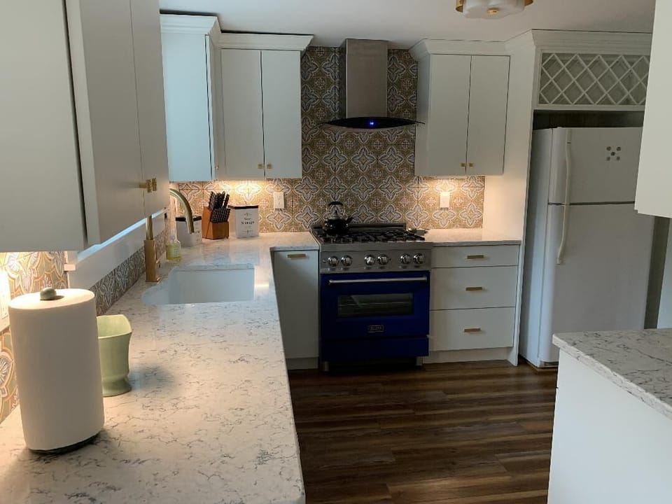 Kitchen with gas / electric stove