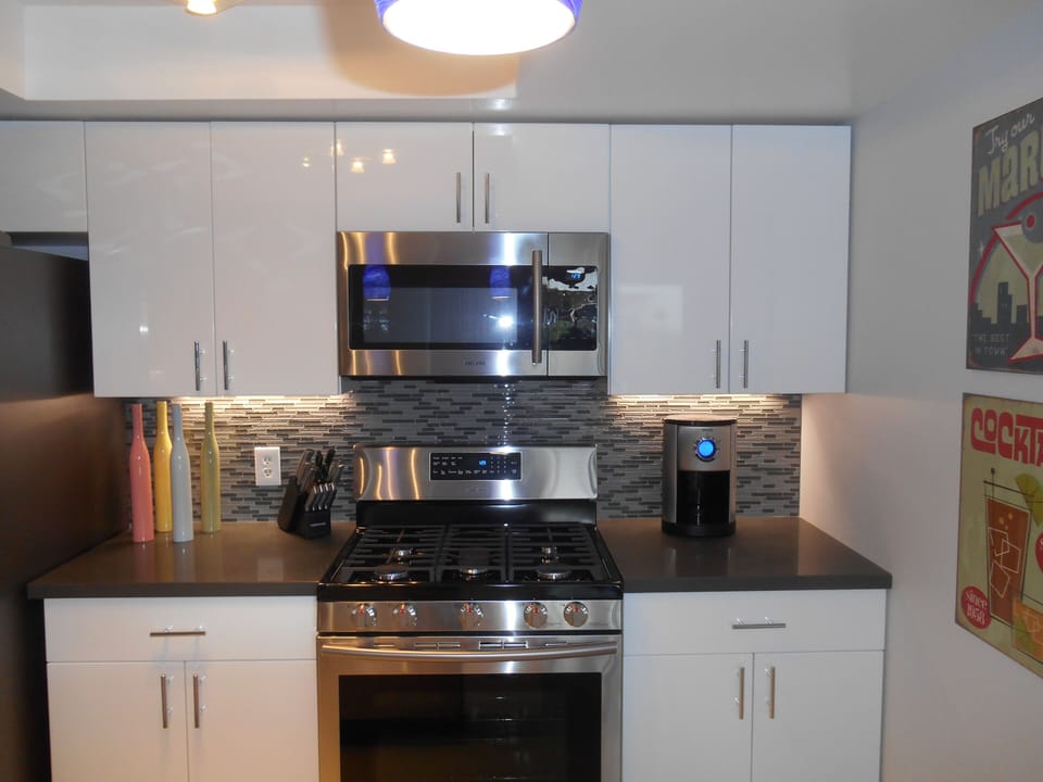 QUARTZ COUNTER TOPS