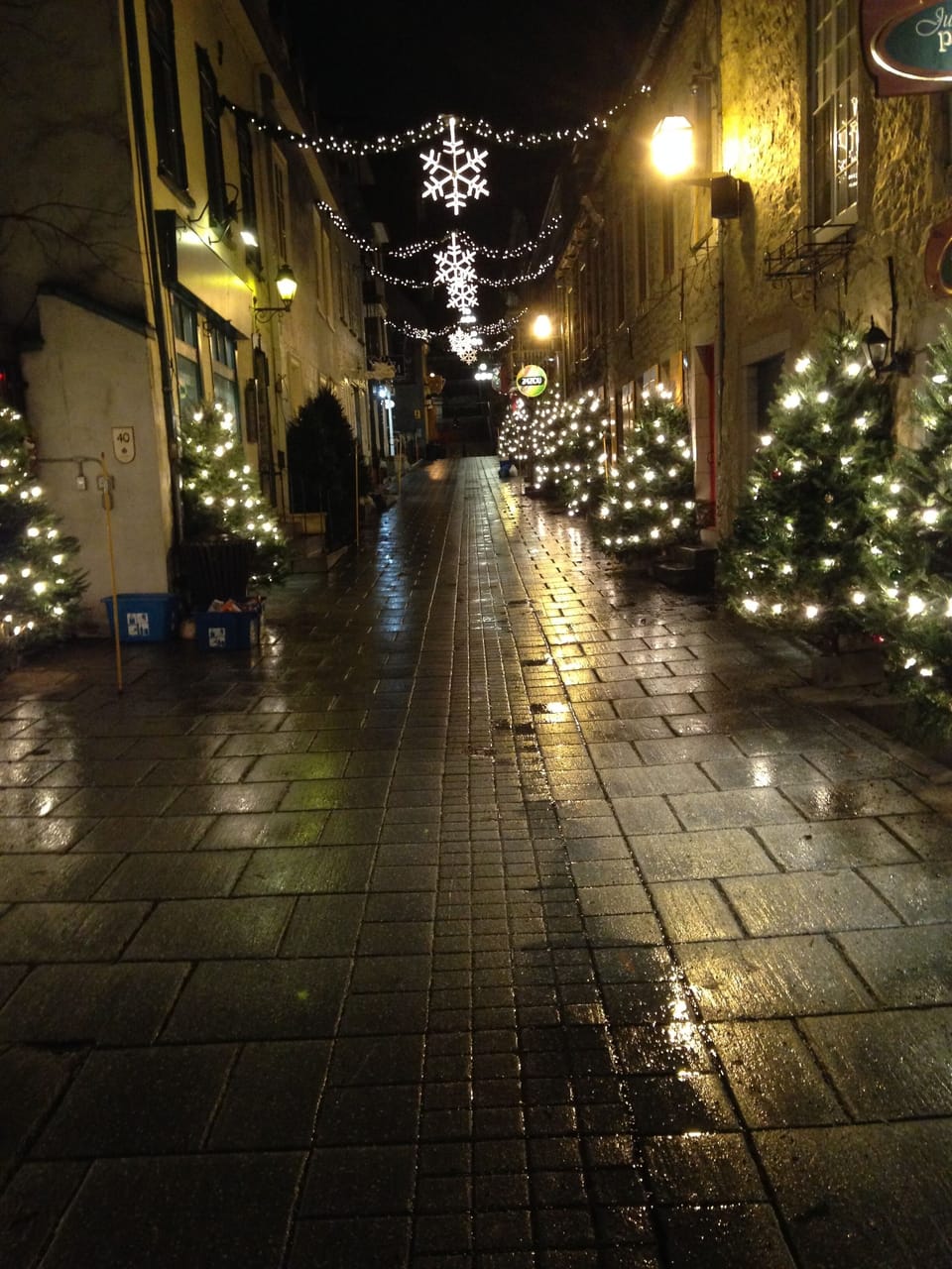shopping on rue de petite Champlain