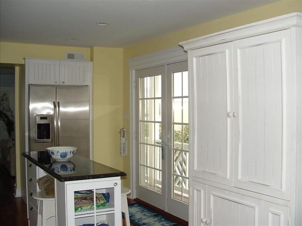 Enjoy a snack at the island or use culinary skills with excellent appliances etc