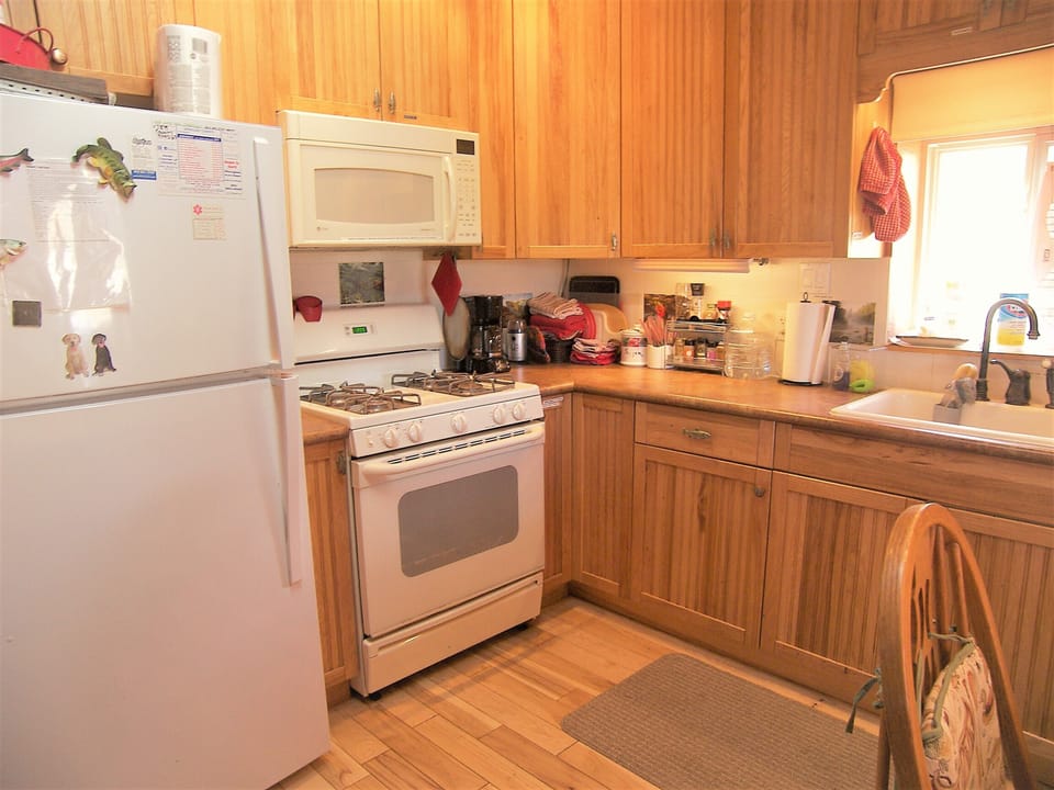 Full kitchen with everything you need. Stove/oven. toaster oven, toaster, Micro
