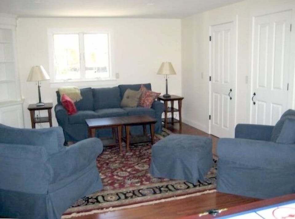 Family room (other side has huge window facing lawn)