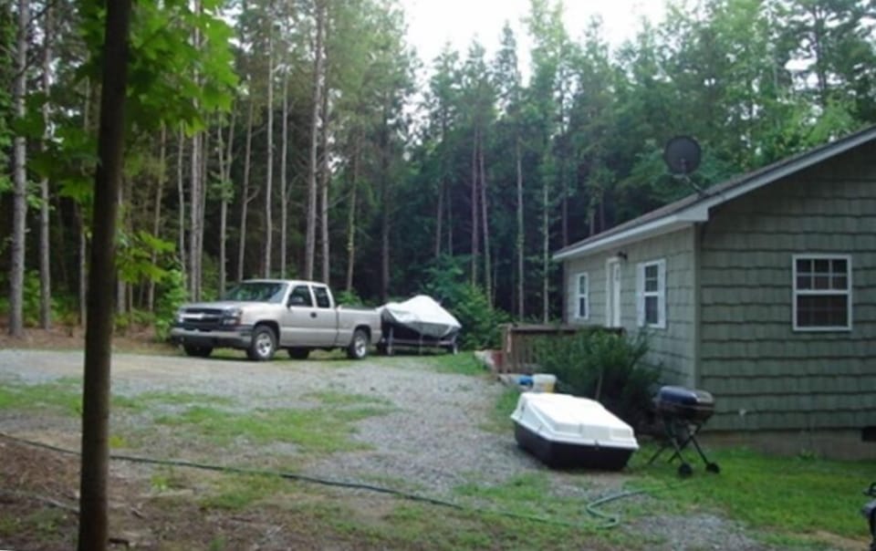 Plenty of parking.  Nice Yard.  We take pride in our property.