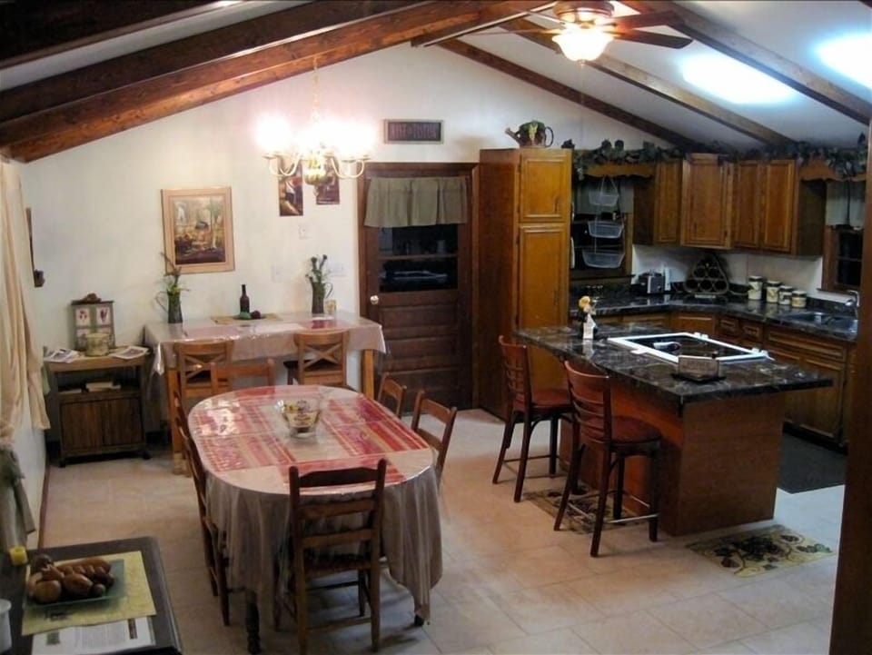 Fully Equiped Kitchen and Nice Family Dining Area