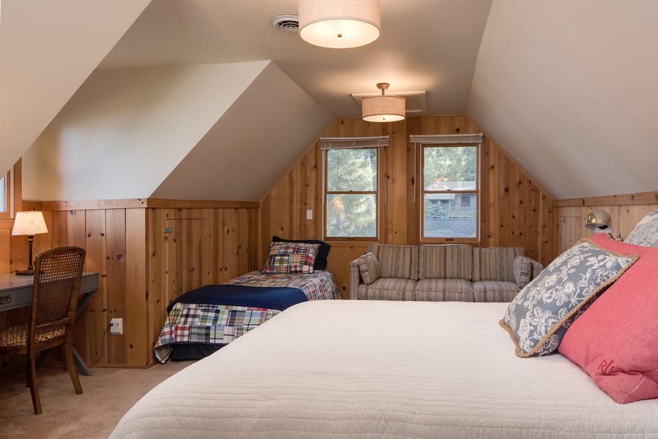 Bedroom #4: Queen bed, Twin bed, Queen sleeper. Lake View and attached half bath