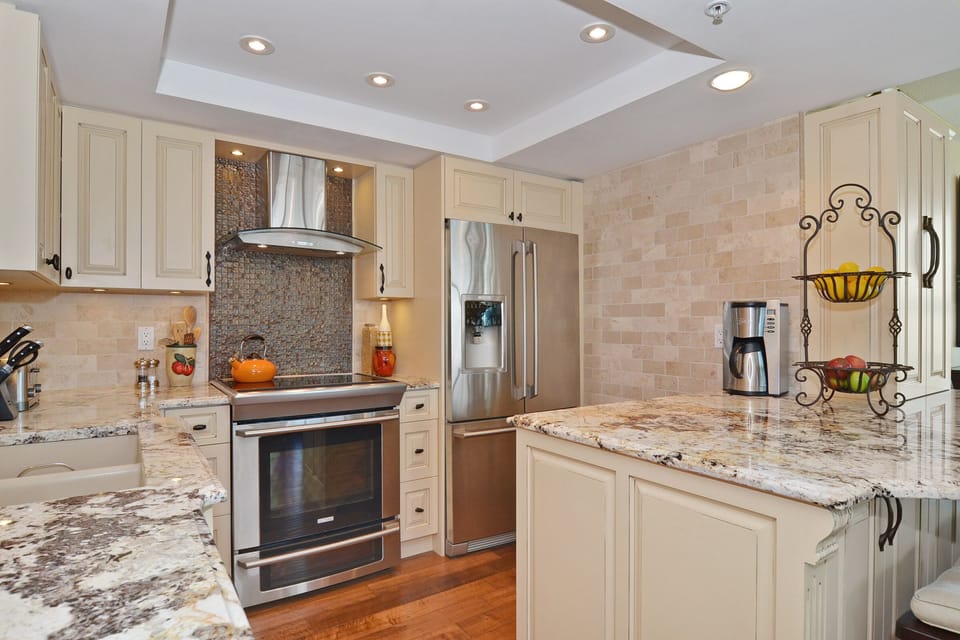 Modern kitchen-well equipped