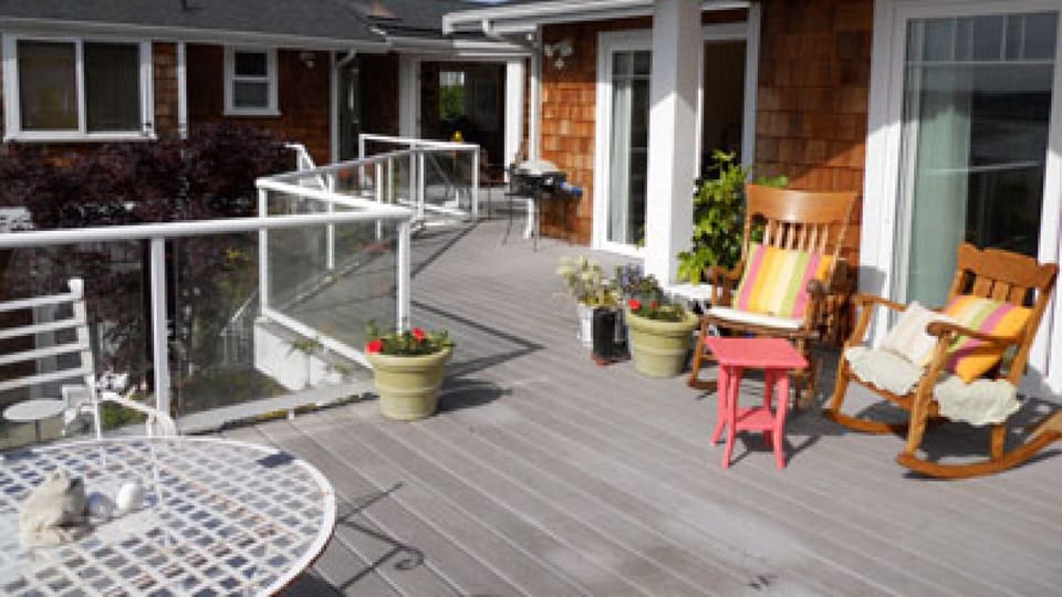 Huge deck to huge views of Olympics, shipping lanes, Double Bluff Whidbey Is