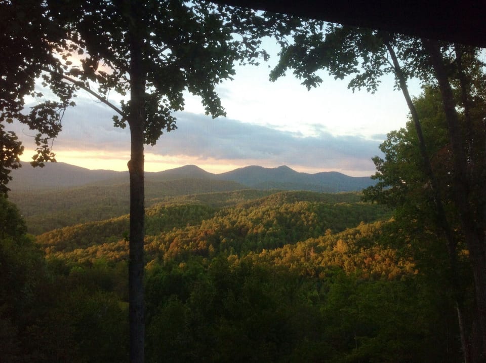 Year round beautiful Mountain Views from the porches