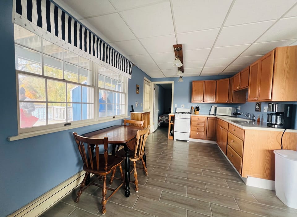 Kitchen lower level