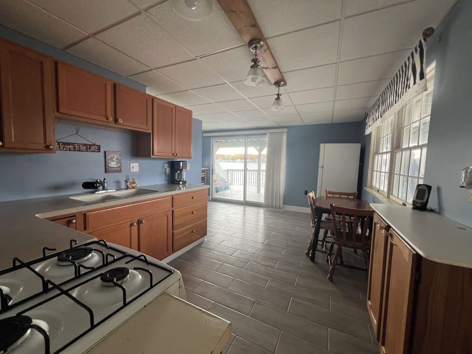 Kitchen lower level