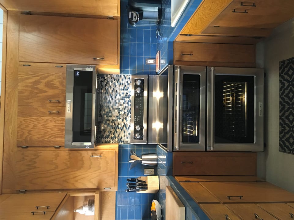 Fully Stocked Kitchen!