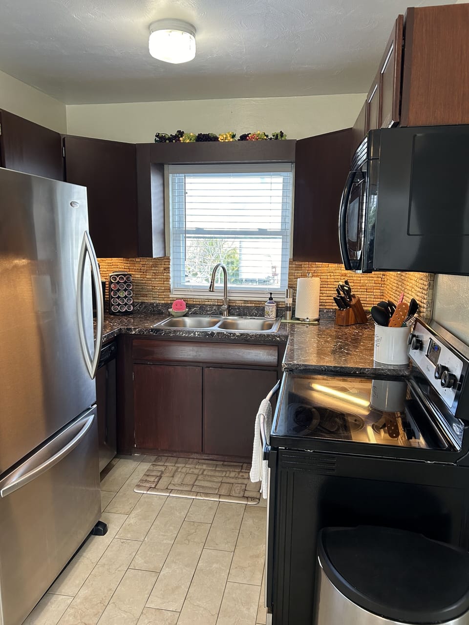 Full size appliances with ice maker and keurig