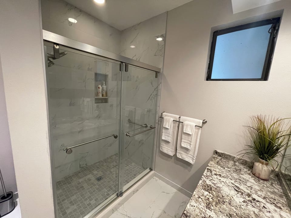Upstairs Full bathroom 1