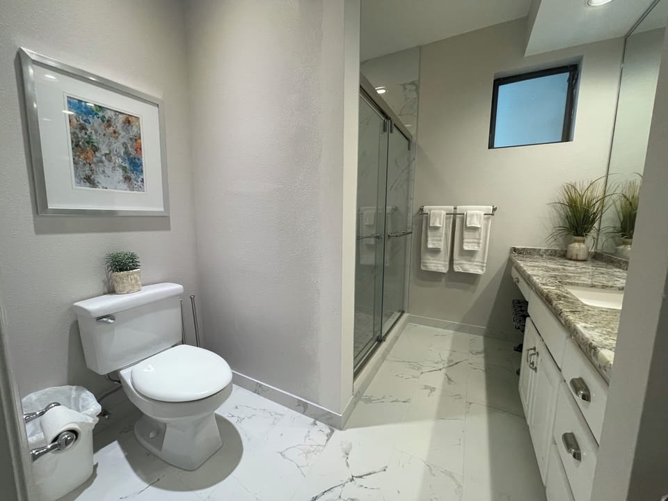 Upstairs Full bathroom 1