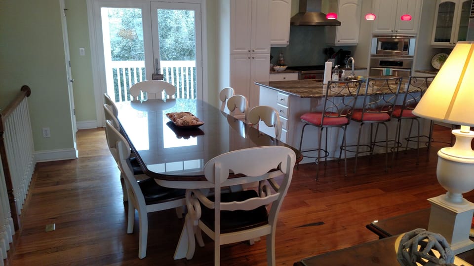 Seating for 12 at the dining table and kitchen island