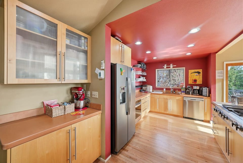 Cook and connect in this bright chef’s kitchen with modern appliances 