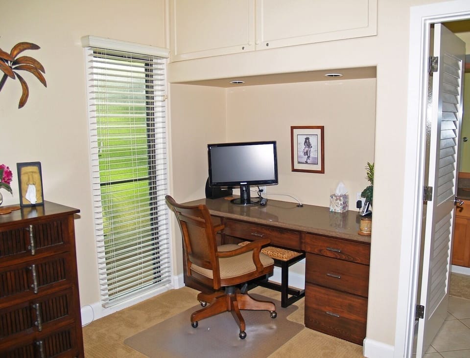 The perfect area to set up your 'office' and stay connected while on Kauai.